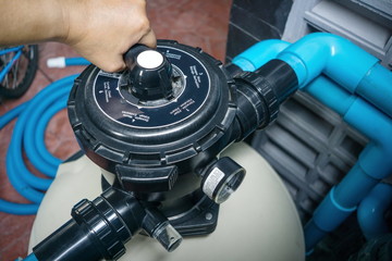Clear the sand filter of the pool.Service and maintenance of the pool.Black wash filter tank of the...
