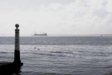 Un faro sul fiume Tago a Lisbona