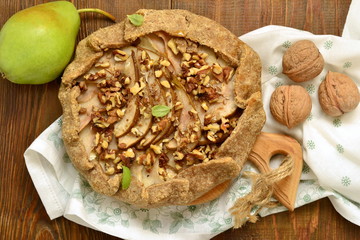 Galeta with pear, cream cheese, walnuts and honey