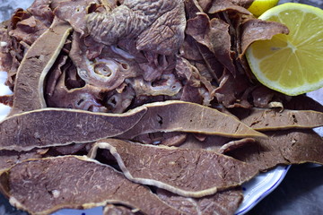 Panino con milza e polmone. tipico cibo da strada della città di Palermo. Sicilia