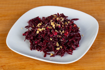 Beetroot salad with nuts