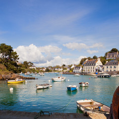 Fototapeta na wymiar Petit port typique de Bretagne > Doëlan > Finistère Sud