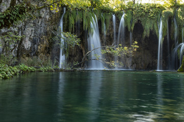 Fototapeta na wymiar Plitvice lakes and Waterfalls
