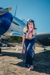 Pinup et Avion ancien