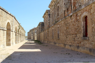Fototapeta premium intérieur du château de Sant Ferran à Figueres Espagne