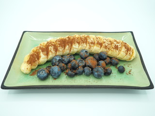 Postre de plátano con arándanos y cacao puro en polvo.