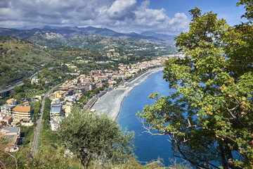 Fototapeta na wymiar Veduta della Costa Ionica con i Paesi sul Mare sotto Taormina in Provincia di Messina Sicilia