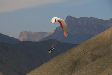 paragliding in mountains © Наталья Мороз