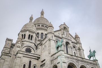 Fototapeta na wymiar La Basilique du Sacré Cœur de Montmartre