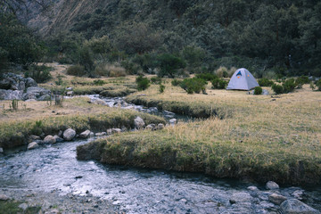 Obraz premium Tenting At The Base Of Laguna 69