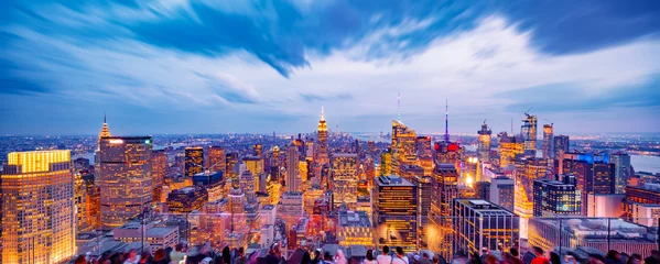 Luftaufnahme Skyline der modernen Stadt New York bei Nacht © zhu difeng