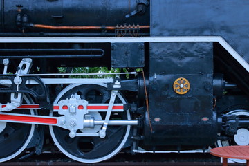 光沢のある古い蒸気機関車