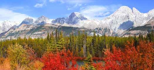 Obraz premium Lower Kananaskis lake landscape in Alberta Canada