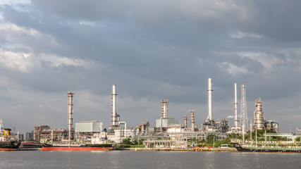Obraz na płótnie Canvas Petroleum plant