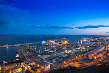 Fototapeta na wymiar view of the night cargo port in spain