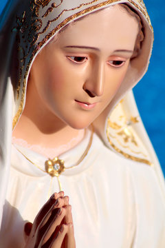 Mother Mary of 100 miracles statue close up