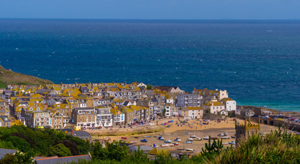 Fototapeta na wymiar St Ives - a beautiful town at the English coast of Cornwall