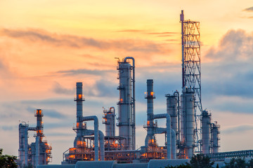 Scenic view of the oil refinery at sunrise - obrazy, fototapety, plakaty