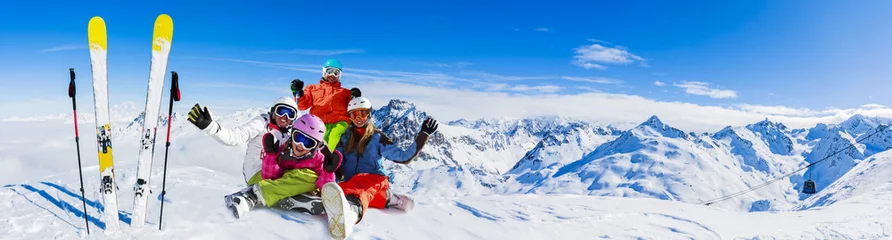 Photo sur Aluminium Sports dhiver Héhé, profitant des vacances d& 39 hiver dans les montagnes, Val Thorens, 3 Vallées, France. Jouer avec la neige et le soleil en haute montagne. Vacances d& 39 hiver.