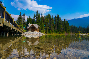 Fototapeta na wymiar A house with a lake with reflection