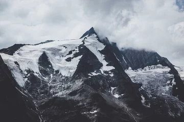 Foto op Canvas Bergspitze mit Schnee und Wolken © Doreen R
