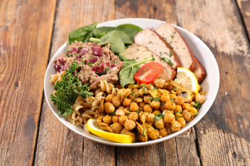bouddha bowl with chickpea, green bean and tofu