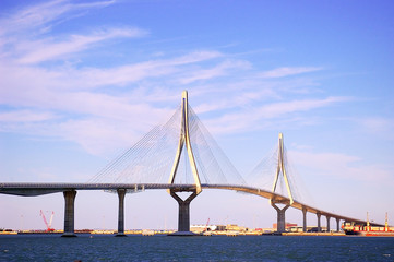 Puente de la Constitución, llamado La Pepa, en la bahía de Cádiz, Andalucía. España