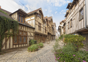 Fototapeta na wymiar Alley with medieval houses at the old town of Troyes, Fracne
