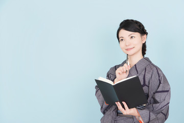 Obraz premium 着物を着た女性