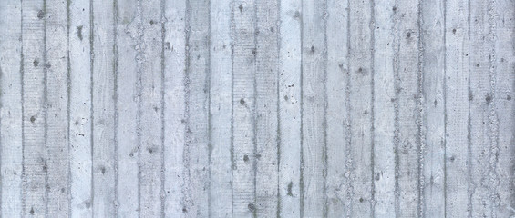 Panorama einer grauen, groben Wand aus Sichtbeton