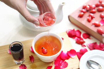 Herbata z dzikiej róży  z sokiem owocowym.