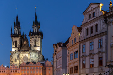 Fototapeta na wymiar Blaue Stunde am Altstadtring in Prag