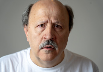 Obraz premium Portrait of disorientated and confused old man suffering from Alzheimer