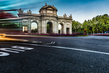 Fototapeta na wymiar Madrid: Puerta de Alcalá