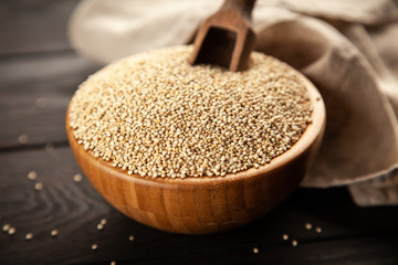 Raw quinoa seeds in a bowl