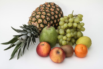 Ananas, Trauben, Äpfel und anderes Obst