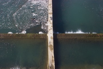 Water divider on an artificial lake of a dam
