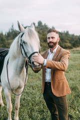 Wedding in American style, on a ranch with a horse. Walk couples in the fields at sunset, with friends and on horseback. Modern couple and ideas for the ceremony.