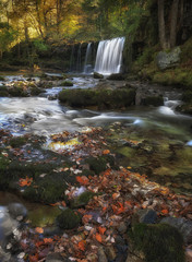 Fototapeta na wymiar Autumn at Sgwd Ddwli Uchaf waterfall, part of the waterfall country trail of falls, on the river Neath, near Pontneddfechan in South Wales, UK 