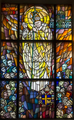 Naklejki  Chełm, Polska, 10 września 2018: Witraż z wizerunkiem św. Papieża Jana Pawła II w oknie kościoła Sanktuarium Matki Bożej w Chełmie