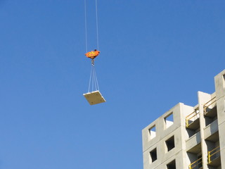 Construction of a residential apartment building © Alena Malyeuskaya