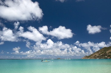 Fototapeta na wymiar Saint Martin beach, Caribbean sea
