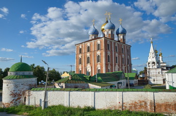 Fototapeta na wymiar Architecture of Ryazan Kremlin and Spaso-Preobrazhensky monastery in Ryazan, Russia