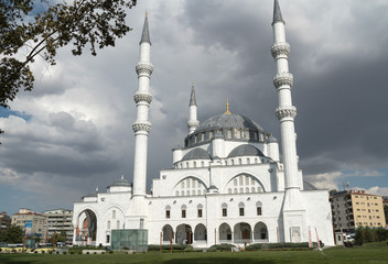 Fototapeta na wymiar Melike Hatun mosque in Ankara