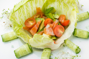 Leaf vegetable salad with smoked salmon