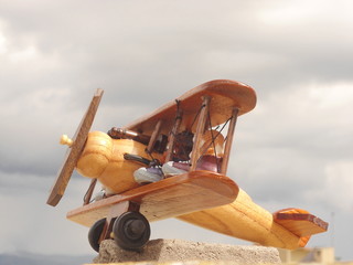 avion de madera © Juan Ortega P.