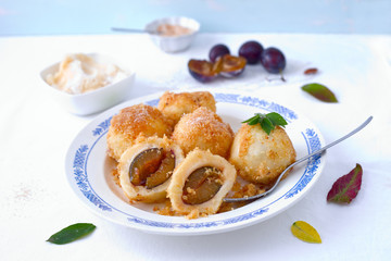 Zwetschgen-Knödel