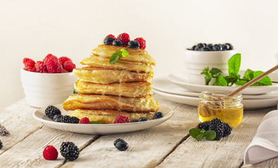 pancakes with berries