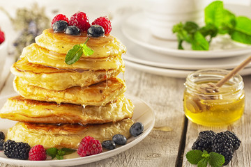 pancakes with berries