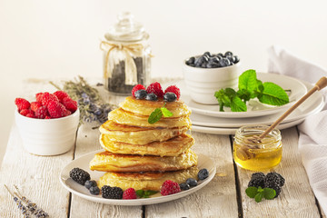 pancakes with berries